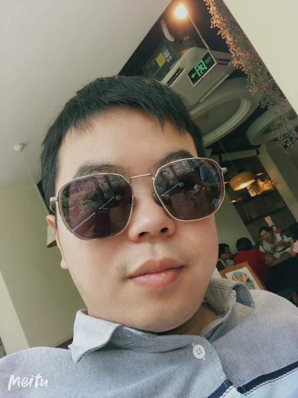 月台等路人的第一张照片--东山相亲网