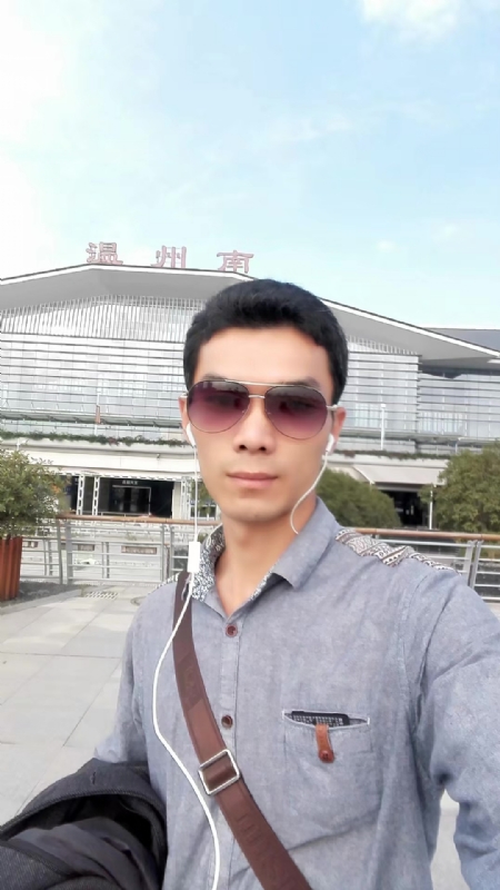 错把真心喂了狗的第三张照片--东山相亲网