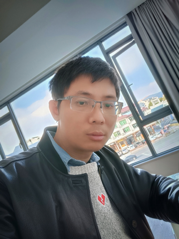 也许只是缺少一个拥抱的第二张照片--东山相亲网