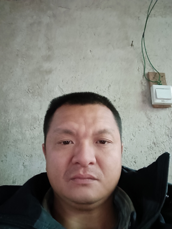 兰成龙的第三张照片--东山相亲网