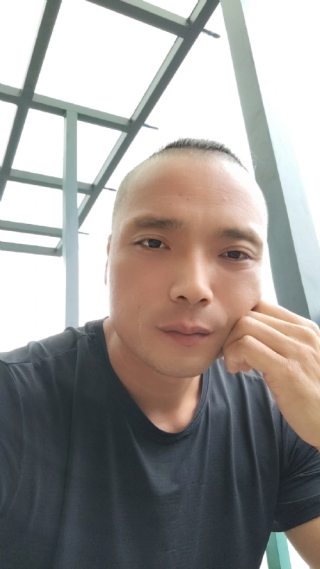伯爵的第三张照片--东山相亲网